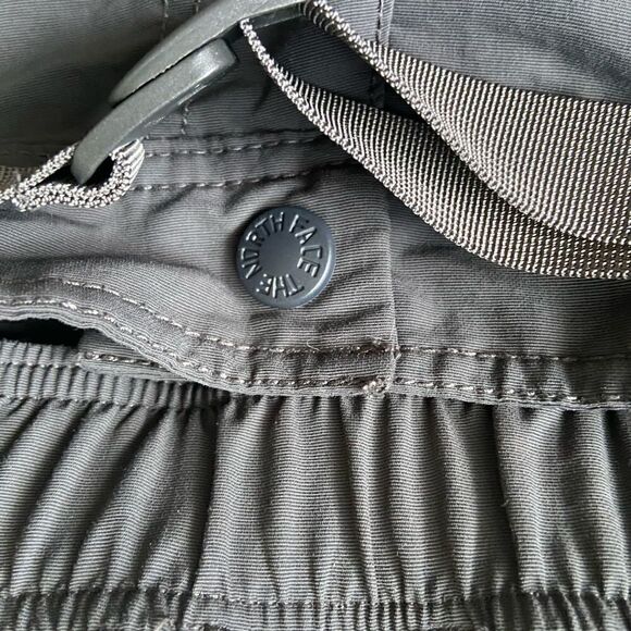 The North Face Slate Gray 100% Nylon Belted Shorts Hiking 2XL Elastic Waist - Picture 7 of 8
